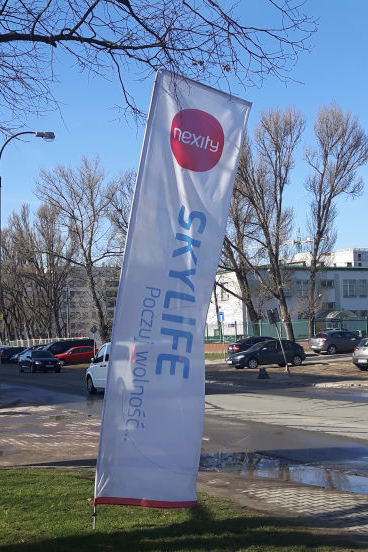 Winder prostokątny o aluminiowym maszcie.