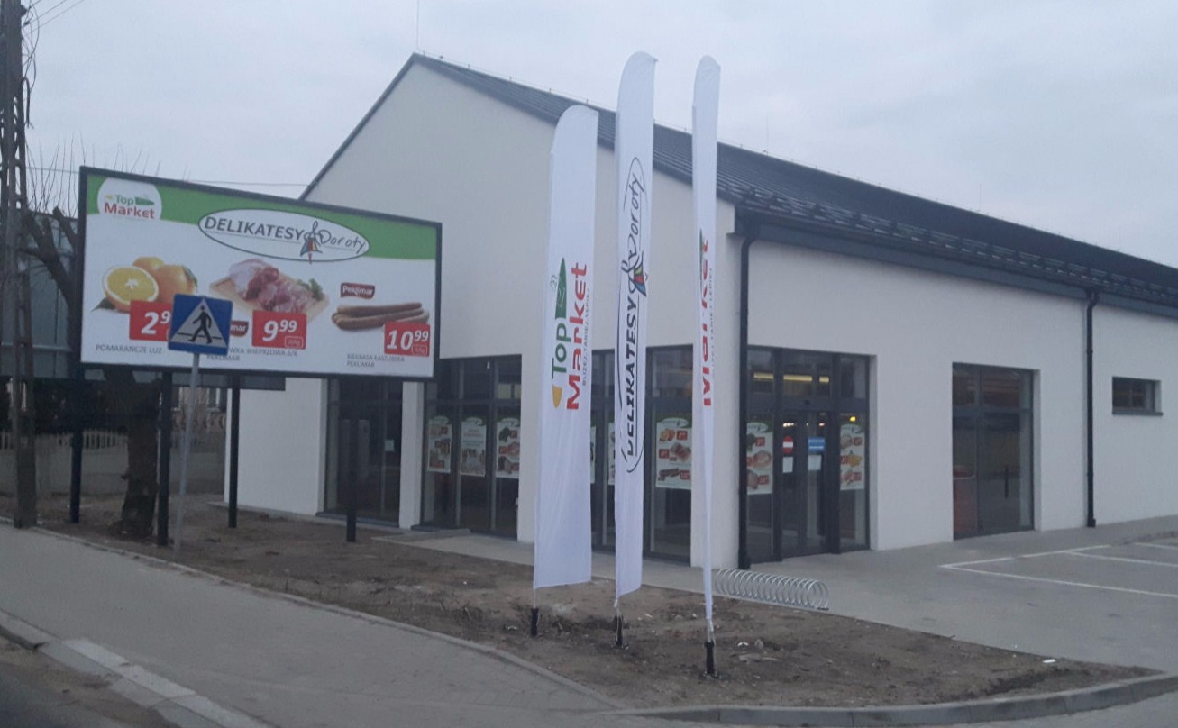   Flagi reklamowe, windery przed sklepem spożywczym - Warszawa